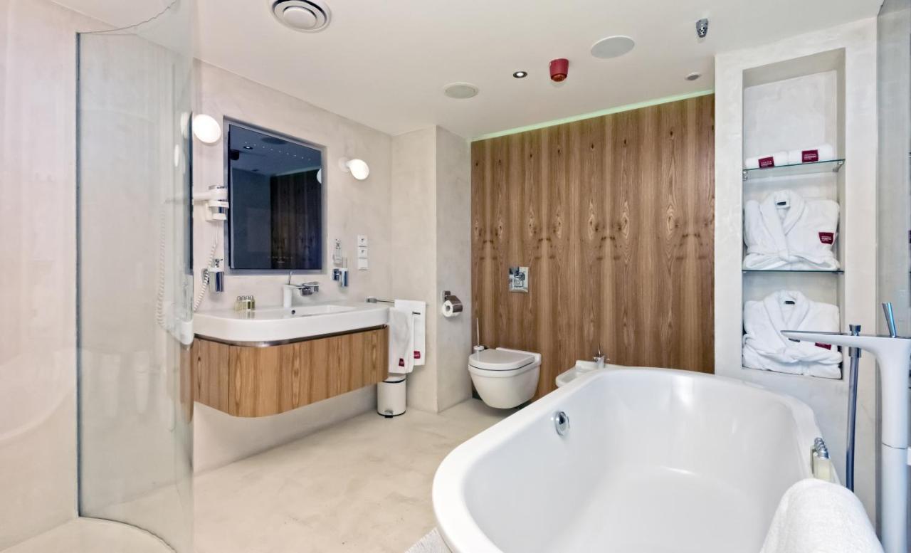 Sky Suite Hotel Prague Exterior photo
